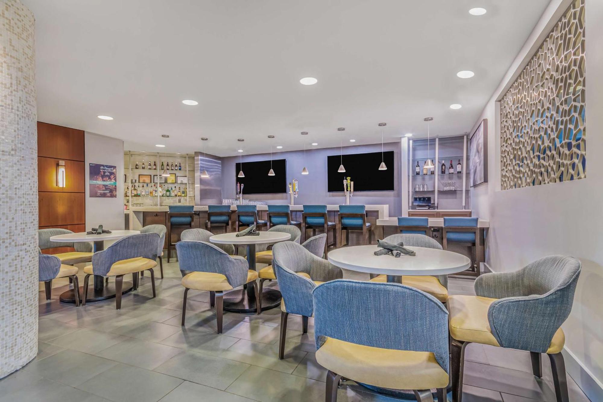Embassy Suites By Hilton Detroit Metro Airport Romulus Bagian luar foto