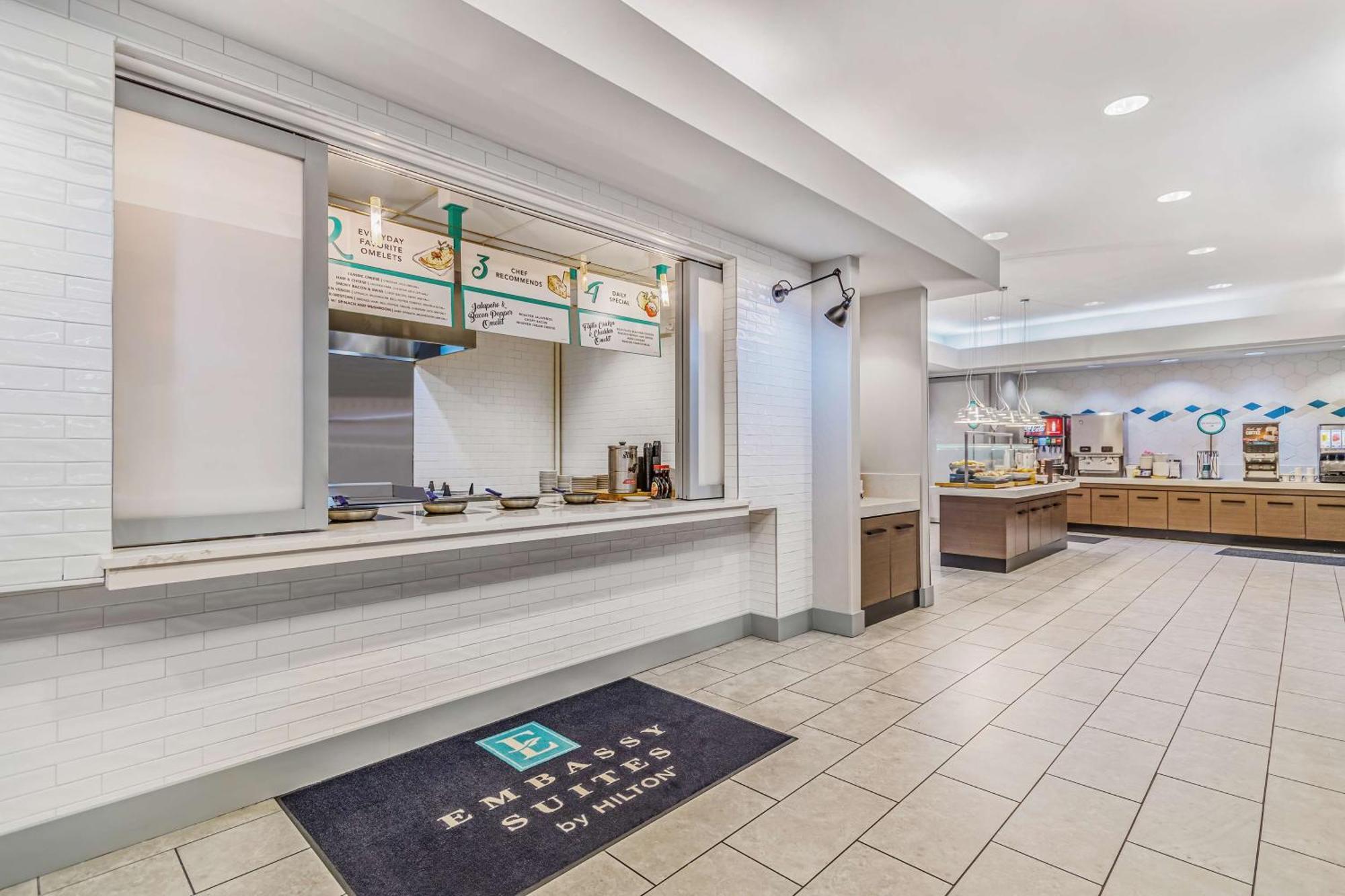 Embassy Suites By Hilton Detroit Metro Airport Romulus Bagian luar foto