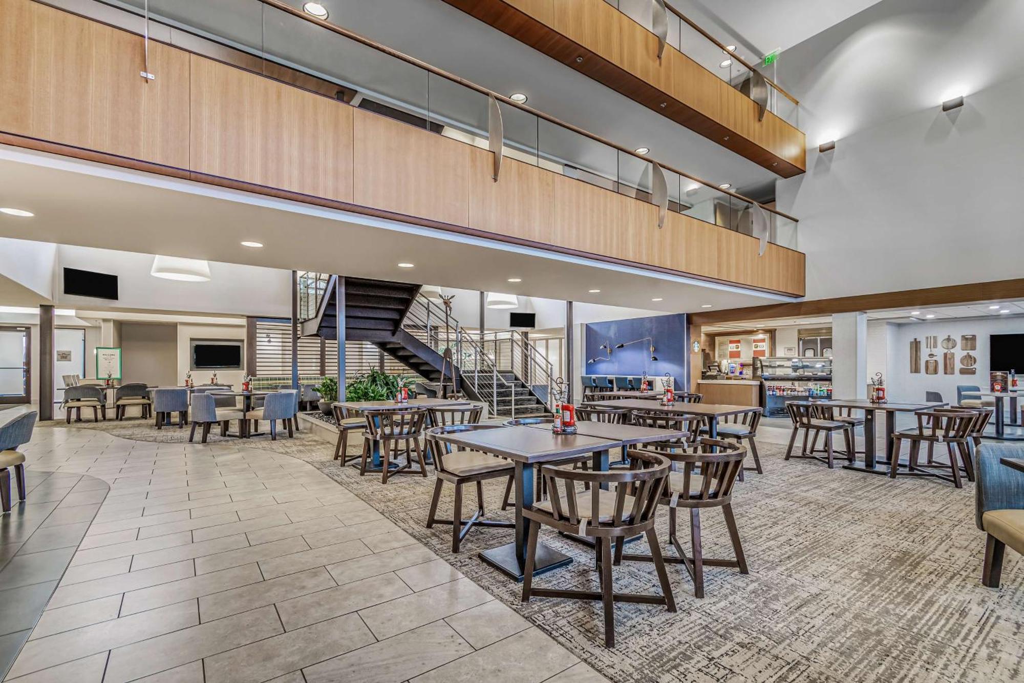 Embassy Suites By Hilton Detroit Metro Airport Romulus Bagian luar foto