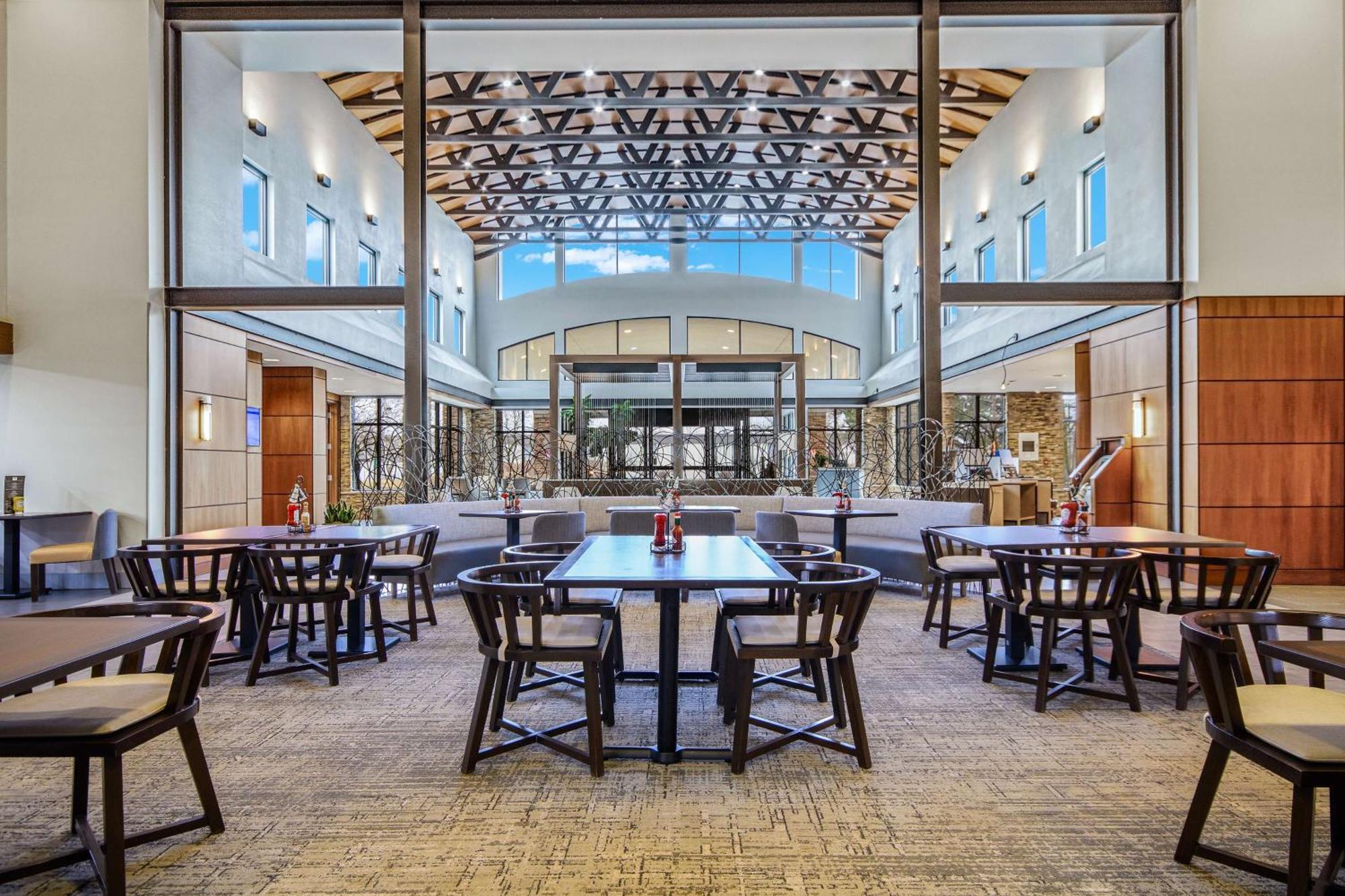 Embassy Suites By Hilton Detroit Metro Airport Romulus Bagian luar foto